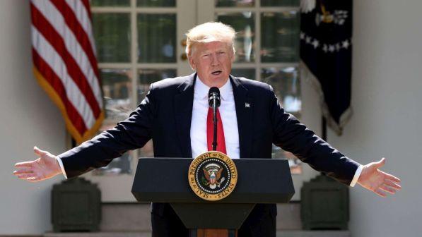 Trump attacca Macron: "Proposta dell'esercito Ue è un insulto"