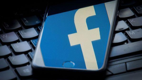 Facebook e Instagram tornano online dopo il "down"
