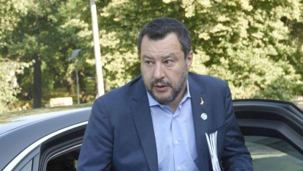 Migranti, Salvini: "Non siamo più il campo profughi dell'Ue"