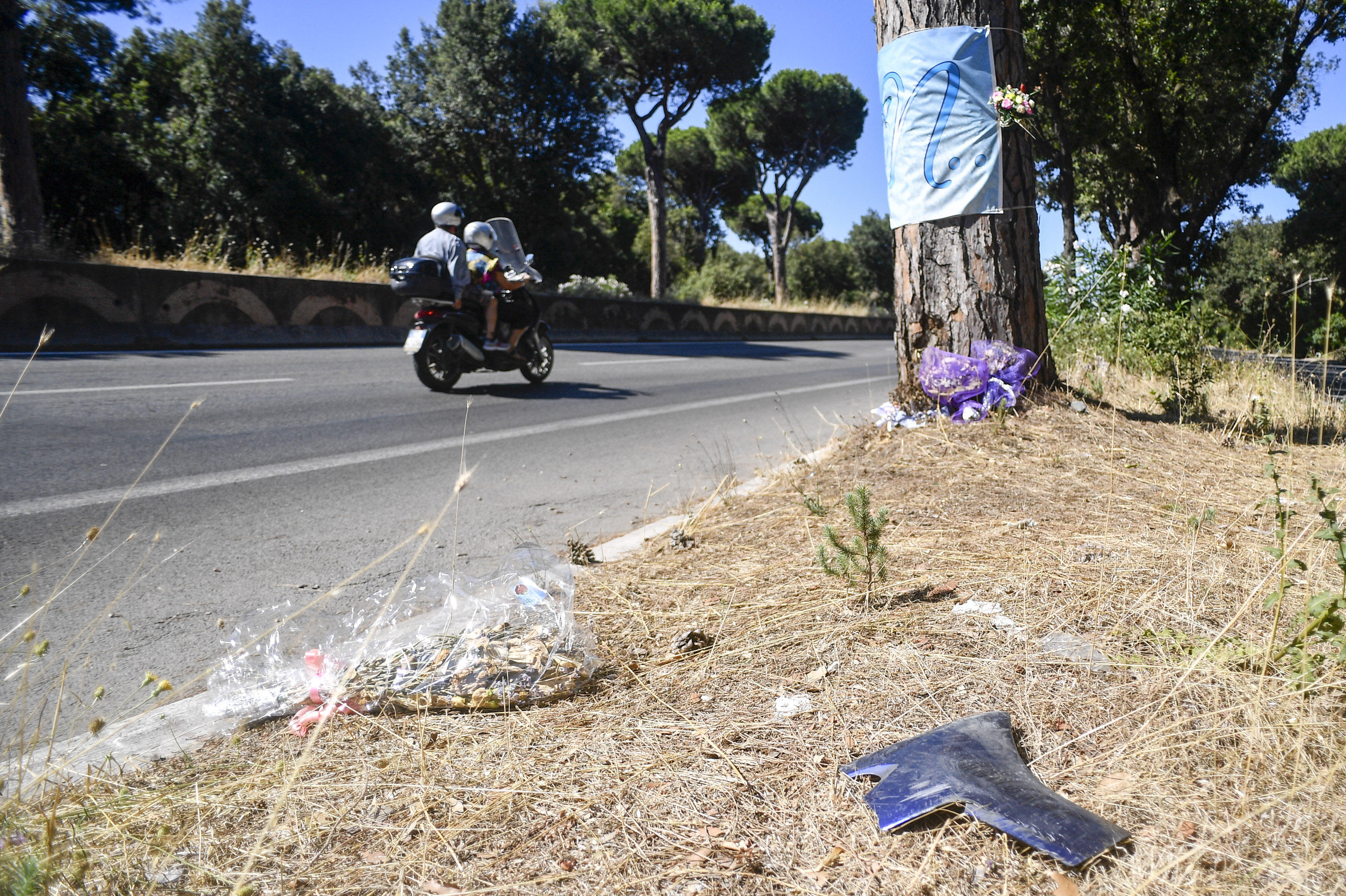 Roma, auto si schianta nella notte: lei stava telefonando al fidanzato, lui la sente morire in diretta