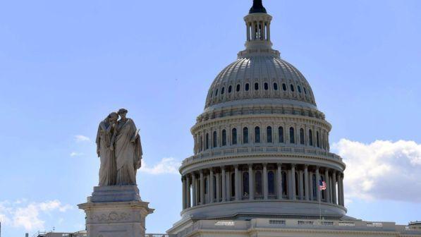 Usa, Camera rinvia risoluzione per impeachment di Trump