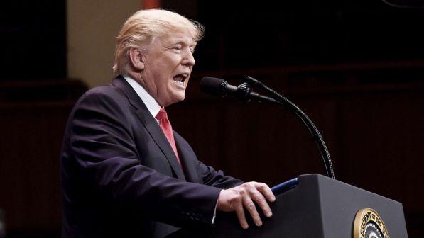 Trump li blocca su Twitter, in sette lo denunciano: "Presidente, ci vediamo in tribunale!"