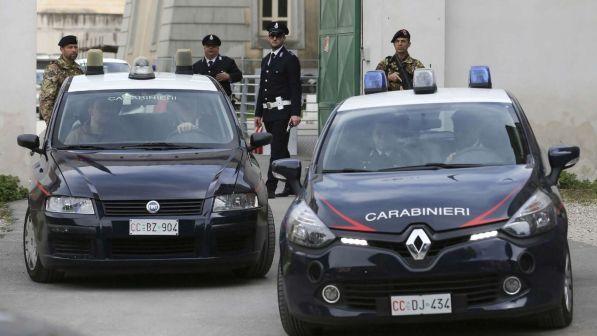 Trafficavano beni archeologici trafugati da scavi clandestini in Sicilia: 23 arresti