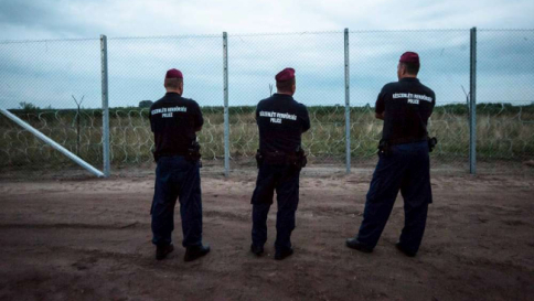 Migranti, Alfano: "Schengen è salvo" Estensione controlli fino a 2 anni