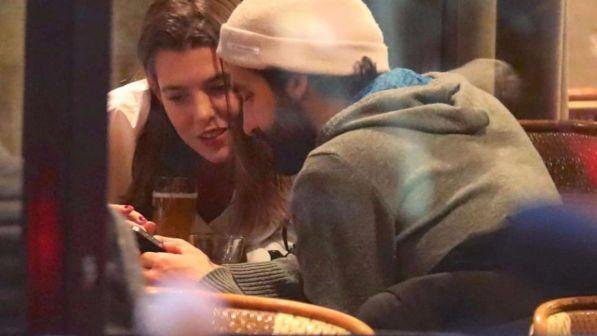 Charlotte Casiraghi a Parigi con un amico misterioso