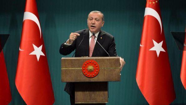 Tensioni Turchia-Germania, Erdogan: "Pratiche non differenti dal nazismo"