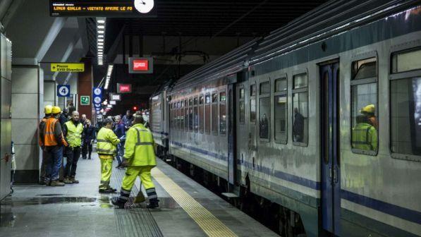 I ragazzi che "giocano" con i treni