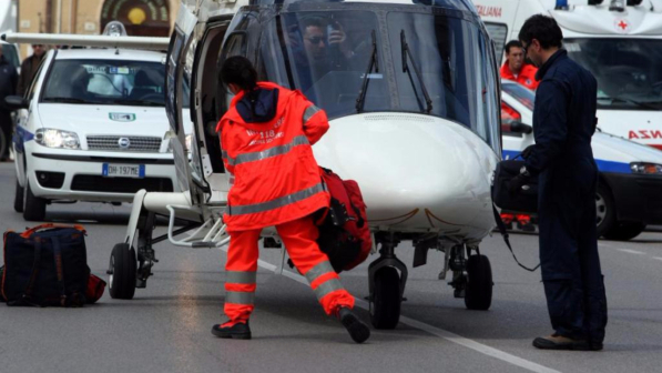 Bologna, crolla una palazzina dopo un'esplosione: due feriti