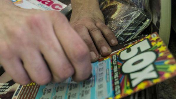 Eredita 90mila euro dalla madre e se li gioca fino allʼultimo centesimo