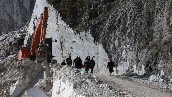 Massa Carrara, schiacciato da blocco di marmo: muore operaio
