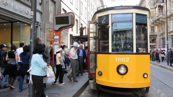 Milano, a partire da luglio il biglietto Atm costerà due euro | Tra le novità: più corse in metro e validità in 19 comuni