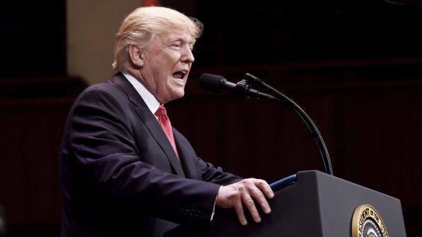 Usa, Trump scioglie forum economici Casa Bianca