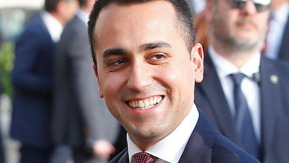 Salario minimo, Di Maio: "Chi frena, pugnala lavoratori"