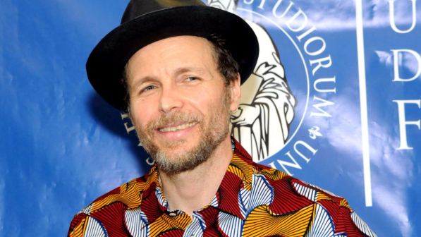 Arezzo, donna perde il portafoglio: Jovanotti lo trova e lo fa portare ai carabinieri