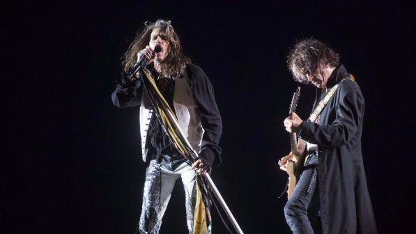 Aerosmith, 50mila sfidano l'afa a Firenze per l'addio della band