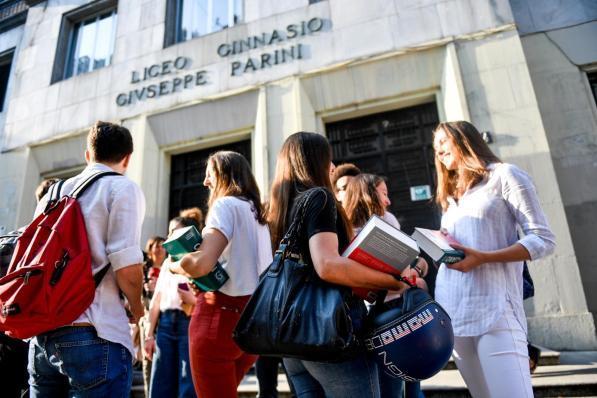 Primo giorno di scuola tra stories, ansia e compiti mai finiti