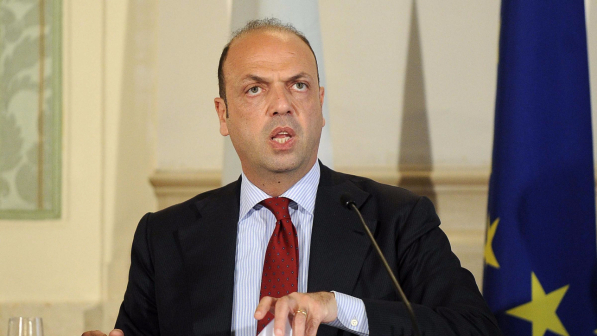 Milano, Alfano: "Espulso pakistano 26enne simpatizzante Isis, preparava attentati"