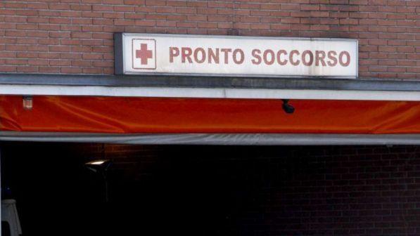 Napoli, 17enne muore davanti a un ospedale: era stato lasciato lì da un'auto