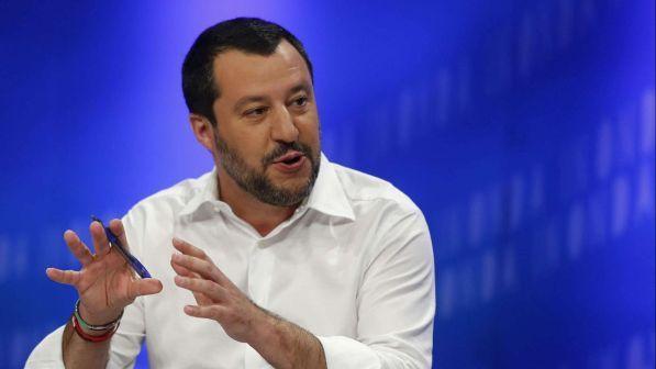 Migranti Claviere, Salvini smentisce Parigi: "Da ora la polizia presidia il confine" | Francia propone incontro prefetti e polizia