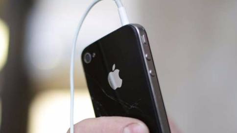 Caso Apple, Fbi: trovato un nuovo modo per sbloccare l'iPhone