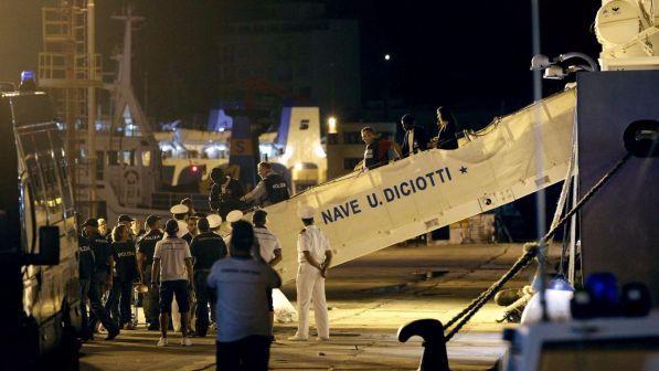 Migranti, Di Maio: "Rispettare la decisione di Mattarella" | Salvini: "Su Diciotti andrò fino in fondo"