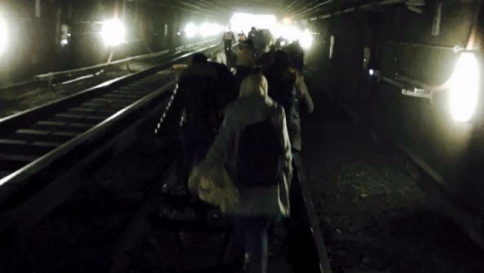 Bruxelles, le foto dall'inferno: morti e feriti all'aeroporto e alla metropolitana