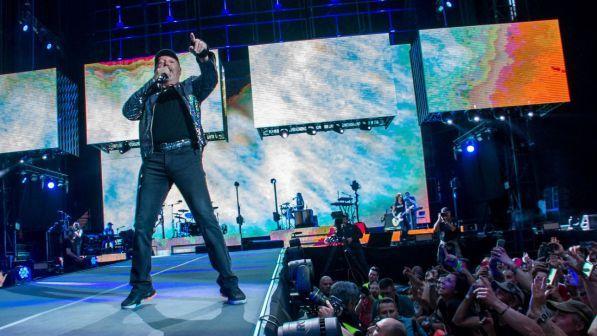 Vasco Rossi, su Canale 5 il docu-film sui concerti da record a San Siro