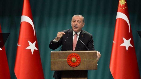 Erdogan: da Ue crociata anti-islam con il divieto sul velo