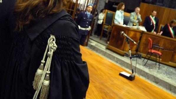 Lecce, pm arrestato per favori sessuali: in carcere un dirigente Asl