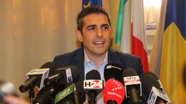 M5s, Pizzarotti replica a Grillo: "Freddo e distaccato, ciao Beppe"