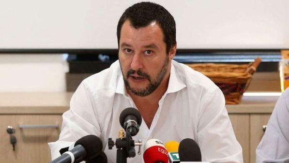 Salvini: "La masturbazione in pubblico torni a essere un reato"