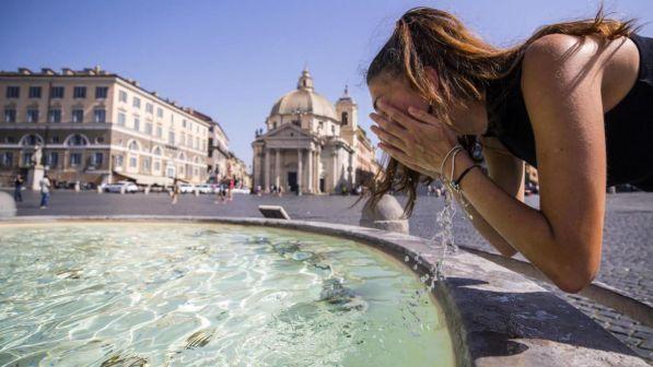 Allarme caldo, giovedì triplicano le città da bollino rosso