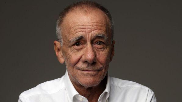 Roberto Vecchioni canta "Bella ciao" al concerto: scoppia la polemica politica