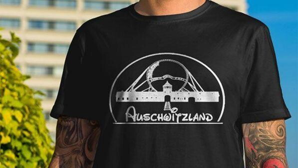 A Predappio con t-shirt Auschwitzland, polemica su militante di Forza Nuova