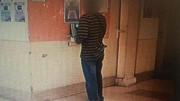 Roma, timbravano il cartellino e andavano via: sospesi nove dipendenti del Comune
