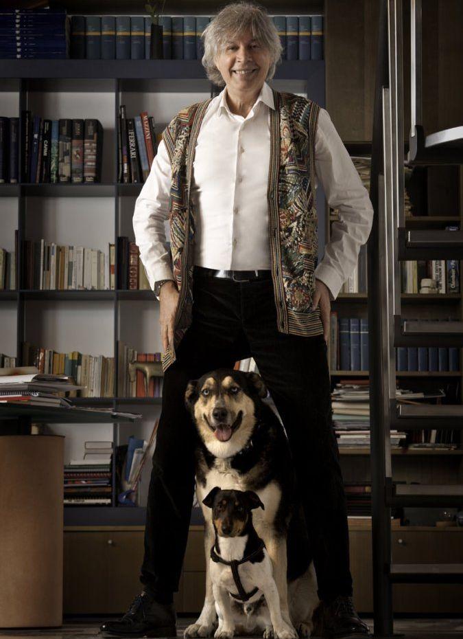 Imprenditore italiano dona la sua azienda a cani, gatti e lupi