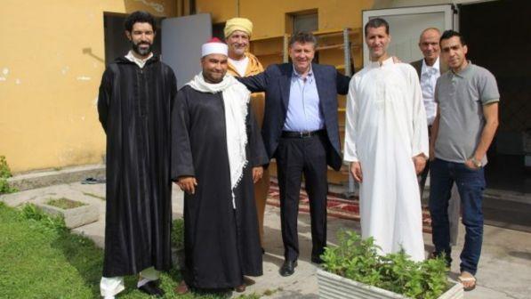 Vercelli, donne e uomini pregheranno insieme in moschea: primo caso in Italia