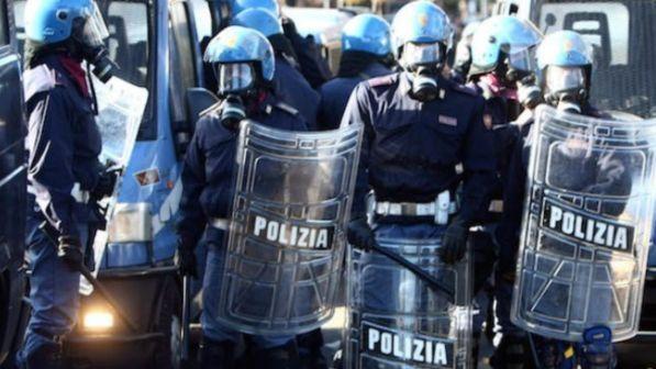 Coppa Italia, scontri tra ultrà Lazio e polizia: cariche e idranti