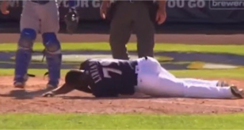 MLB, Liriano colpito al volto dalla pallina: è grave