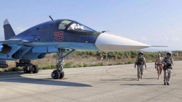 Siria, l'annuncio della Russia: "Sospesi i raid aerei su Aleppo"