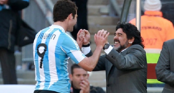Napoli, Maradona: "Caro Higuain, hai sbagliato..."