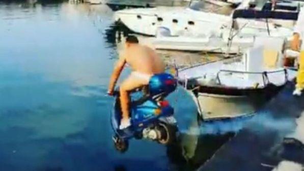 Napoli,scooter in acqua per scommessa: Balotelli può essere indagato