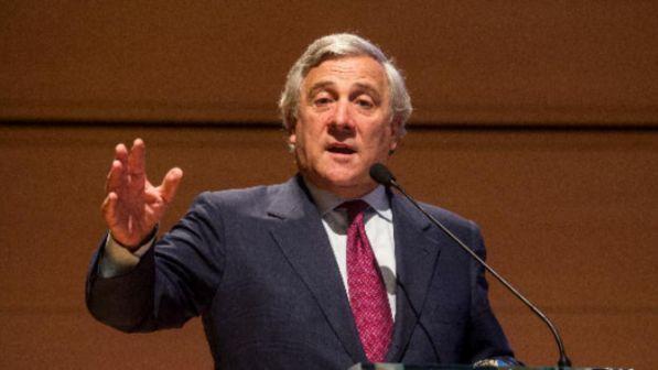 Tajani: "Il linguaggio di Moscovici non è consono a quello di un commissario Ue"