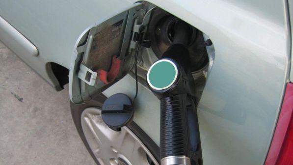 Benzina, la previsione dei gestori: nei prossimi giorni sensibili aumenti