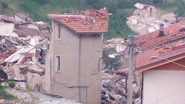 Sisma in Centro Italia: il 92% delle macerie ancora per strada, consegnate solo l'8% delle casette