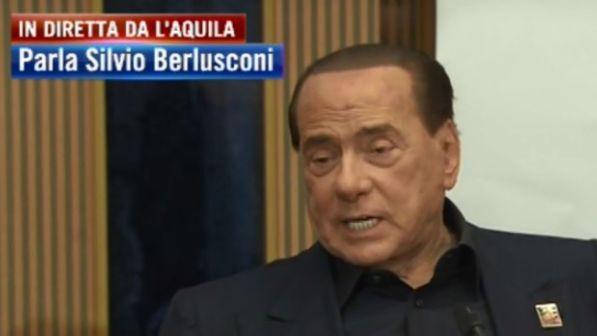 Migranti, Berlusconi: "Si fa credere che siano il primo problema"