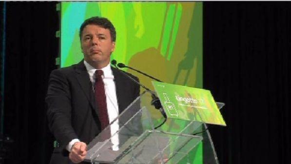 Renzi: "Giustizia e non giustizialismo, solidarietà alla Raggi"