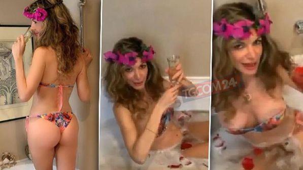 Maria Monsè, bagno afrodisiaco tra i petali di rosa