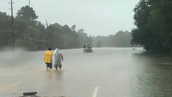 Harvey, Trump donerà un milione di dollari per uragano in Texas