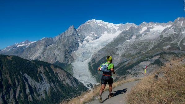 Francia: troppi alpinisti sul monte Bianco, dal 2019 servirà un permesso